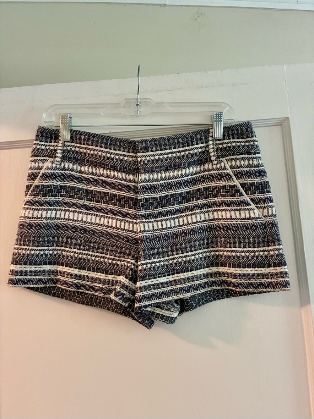 alice + olivia Tweed Patterned Shorts in Navy Blue & White Size 6